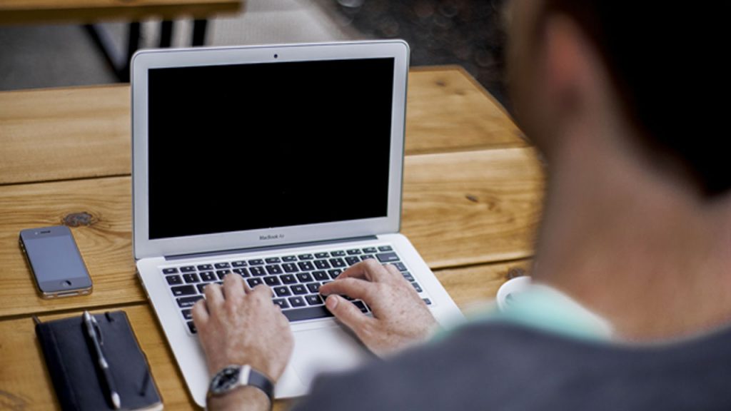 Ways to Maintain MacBook in Good Condition 1 Ways to Maintain MacBook in Good Condition